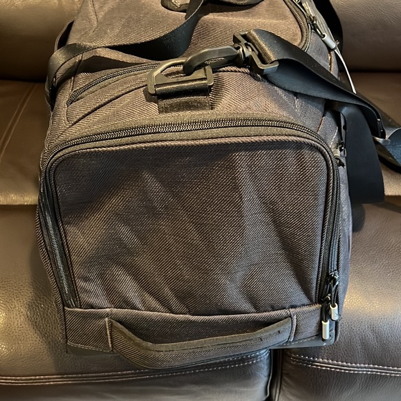 Nike Duffle Bag - Picture 5 of 8